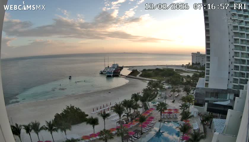 Cancun, Playa Juanito & Isla Mujeres Garrafon/Dolphin Discovery Ferry Live Cam - Zona Hotelera, Cancún, Quintana Roo, Mexico