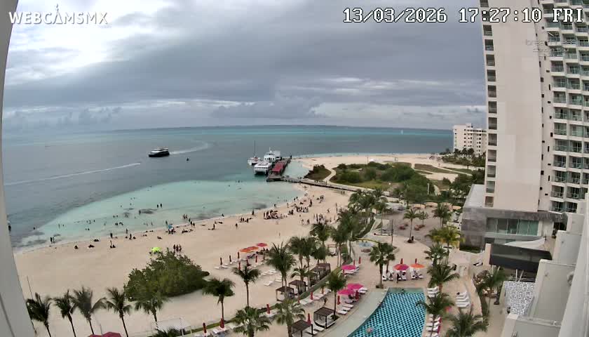Cancun, Playa Juanito & Isla Mujeres Garrafon/Dolphin Discovery Ferry Live Cam - Zona Hotelera, Cancún, Quintana Roo, Mexico