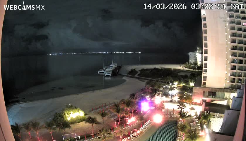 Cancun, Playa Juanito & Isla Mujeres Garrafon/Dolphin Discovery Ferry Live Cam - Zona Hotelera, Cancún, Quintana Roo, Mexico