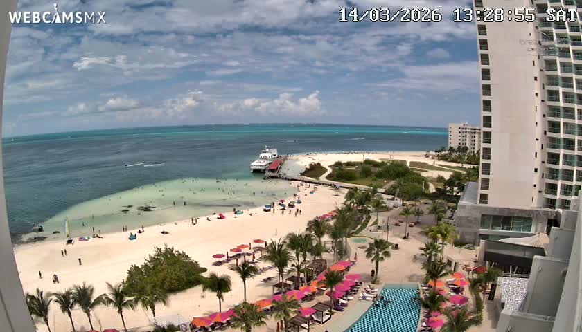 Cancun, Playa Juanito & Isla Mujeres Garrafon/Dolphin Discovery Ferry Live Cam - Zona Hotelera, Cancún, Quintana Roo, Mexico