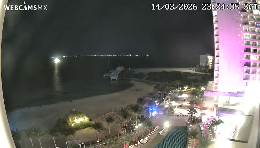 Cancun, Playa Juanito & Isla Mujeres Garrafon/Dolphin Discovery Ferry Live Cam - Zona Hotelera, Cancún, Quintana Roo, Mexico
