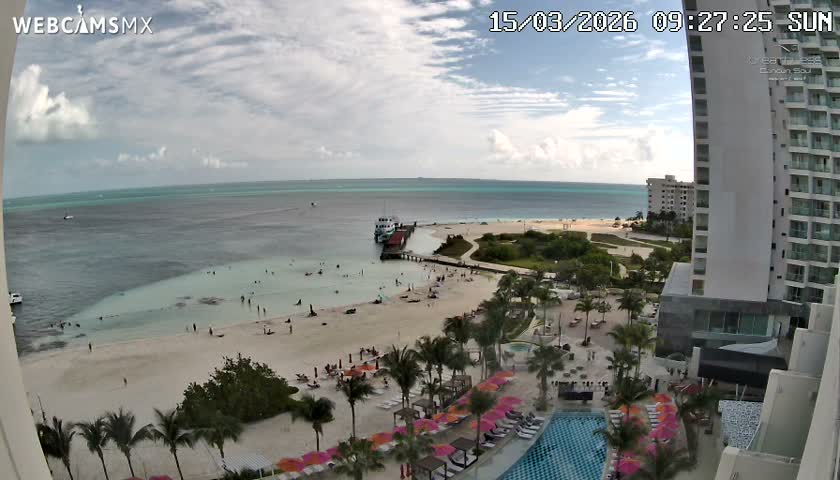 Cancun, Playa Juanito & Isla Mujeres Garrafon/Dolphin Discovery Ferry Live Cam - Zona Hotelera, Cancún, Quintana Roo, Mexico