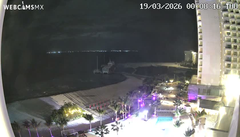 Cancun, Playa Juanito & Isla Mujeres Garrafon/Dolphin Discovery Ferry Live Cam - Zona Hotelera, Cancún, Quintana Roo, Mexico