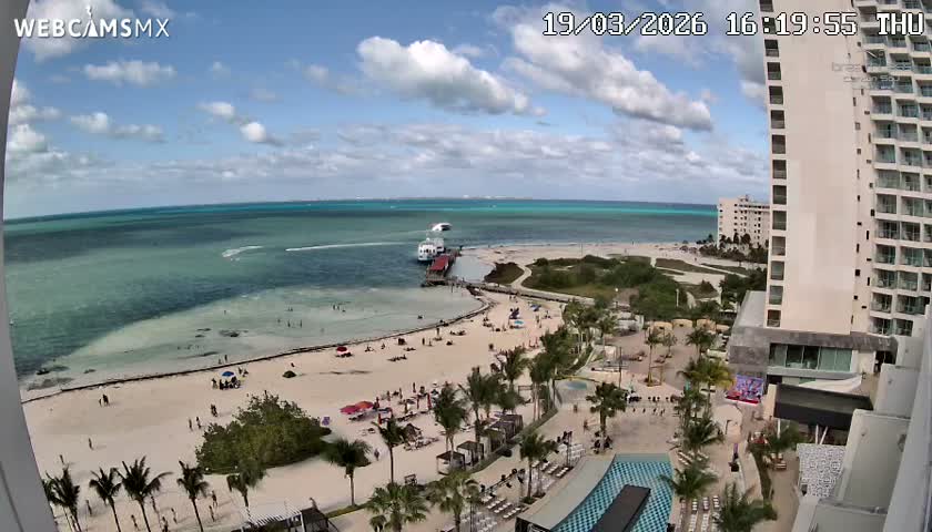 Cancun, Playa Juanito & Isla Mujeres Garrafon/Dolphin Discovery Ferry Live Cam - Zona Hotelera, Cancún, Quintana Roo, Mexico
