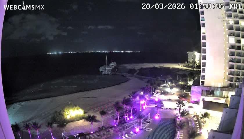 Cancun, Playa Juanito & Isla Mujeres Garrafon/Dolphin Discovery Ferry Live Cam - Zona Hotelera, Cancún, Quintana Roo, Mexico