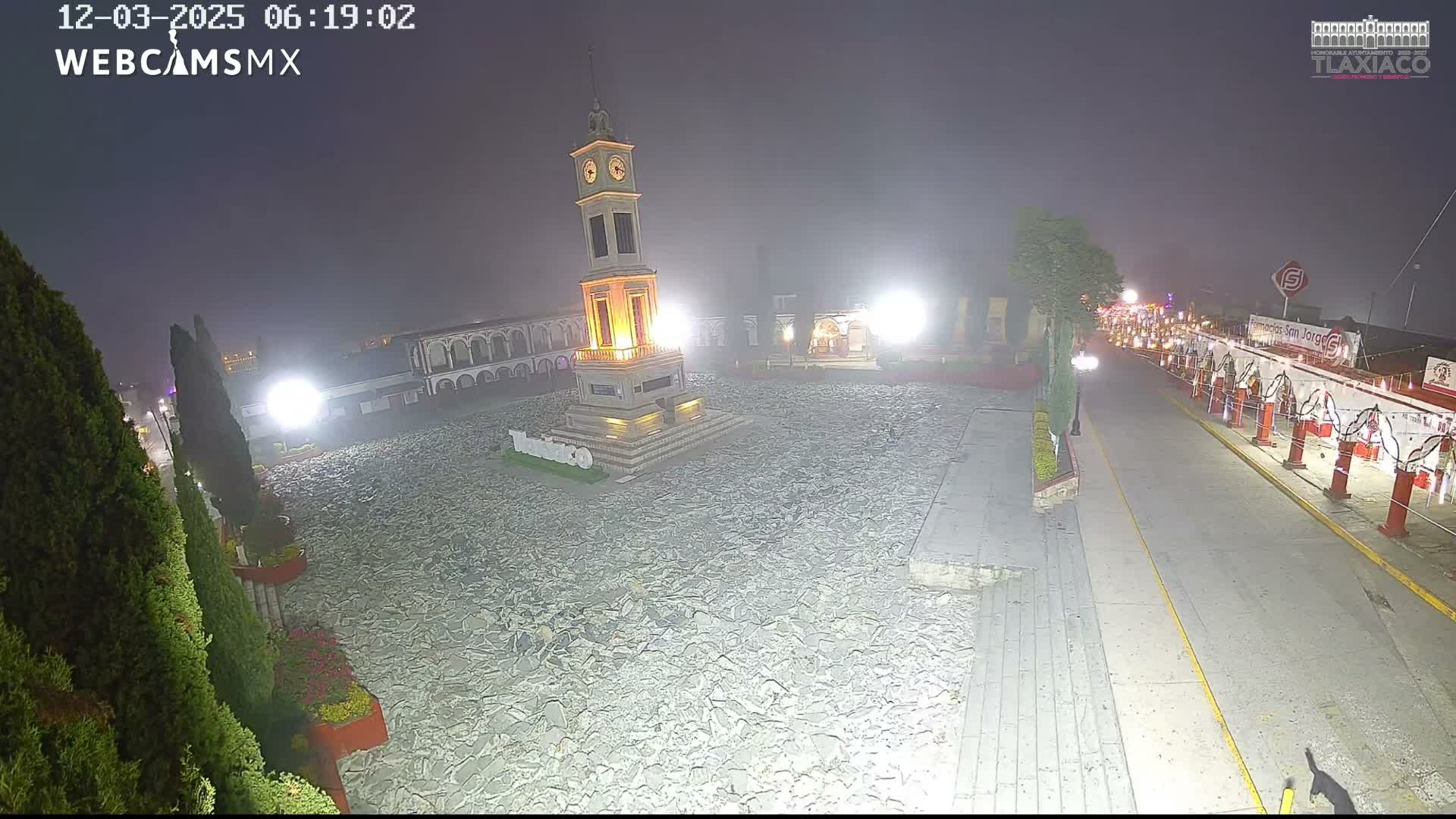 Oaxaca, Tlaxiaco City & Plind of Tlaxiaco Zocalo Live Cam - Centro, Heroica ciudad de Tlaxiaco, Oaxaca, Mexico