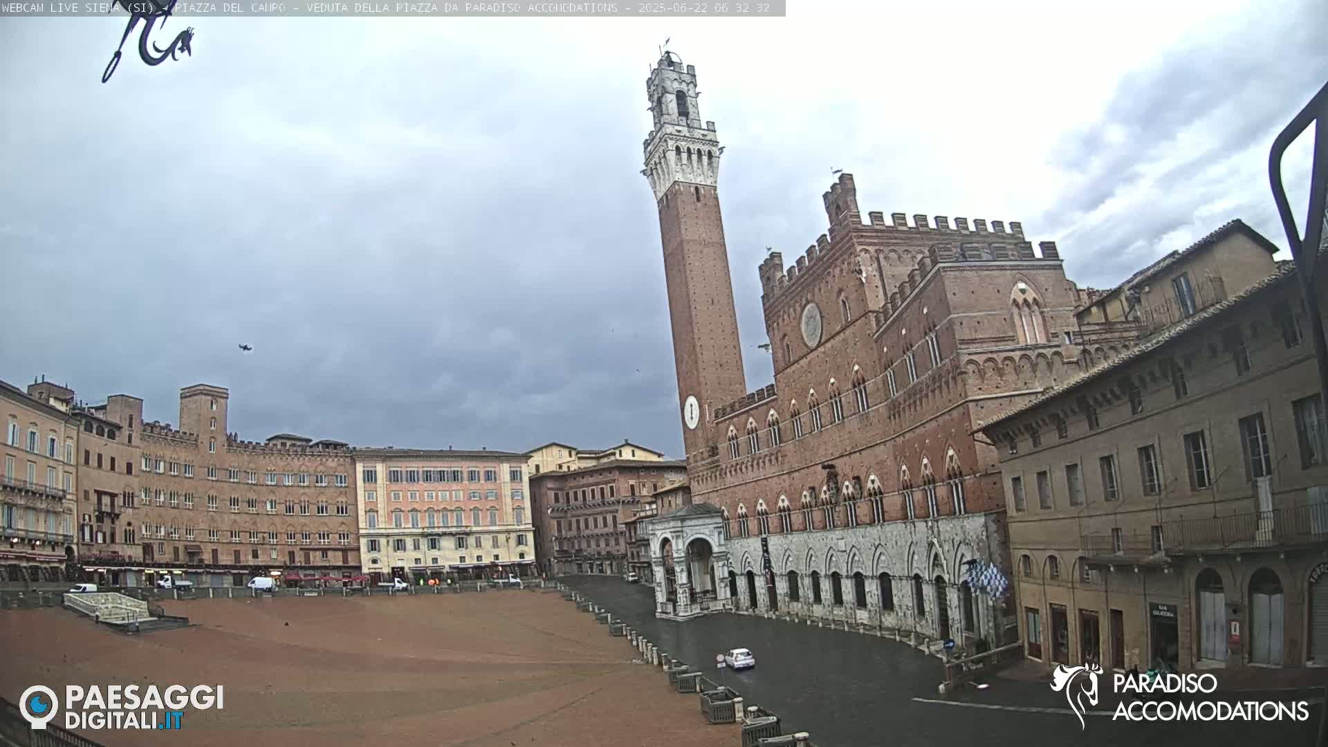 Siena , Piazza del Campo II Square Live Cam - Tuscany, Italy