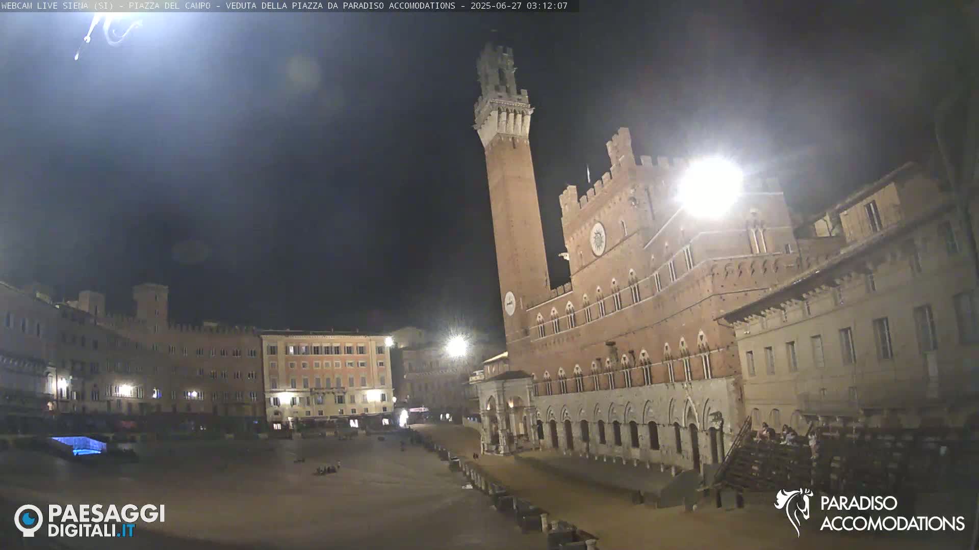 Siena , Piazza del Campo II Square Live Cam - Tuscany, Italy
