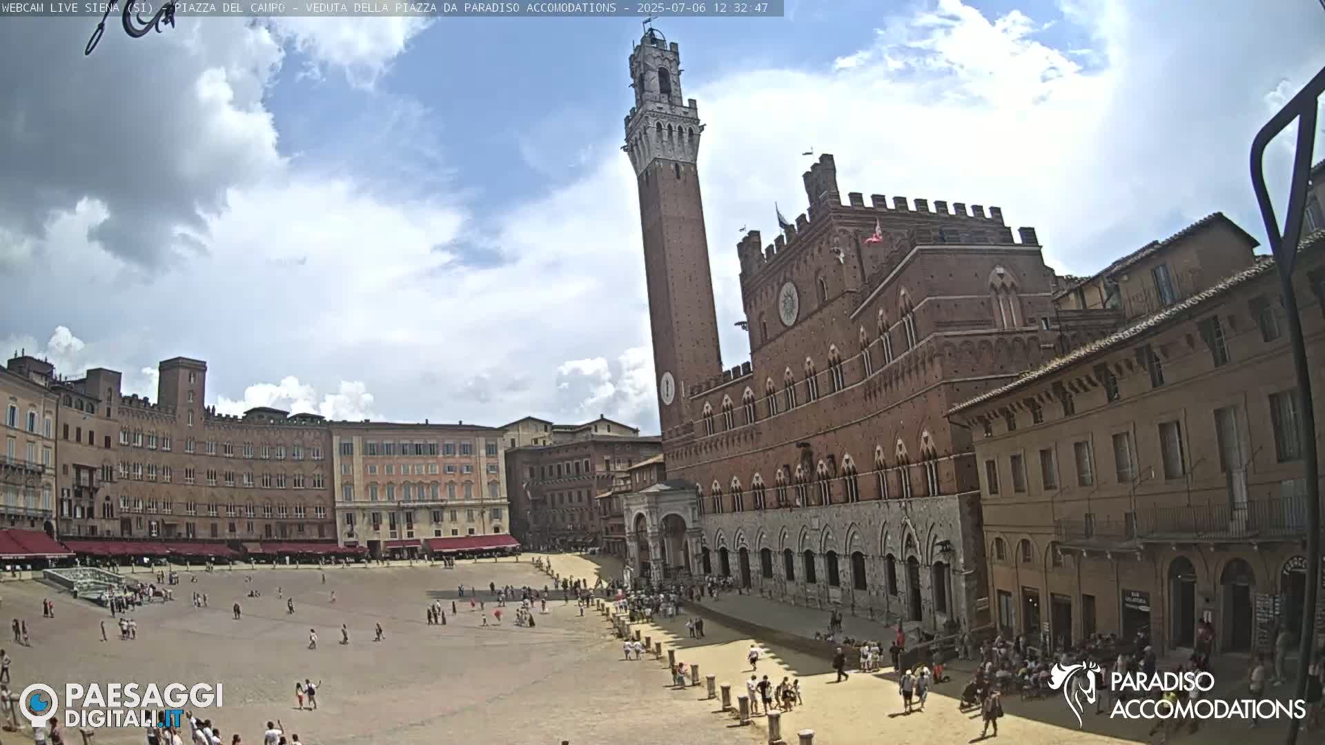 Siena , Piazza del Campo II Square Live Cam - Tuscany, Italy