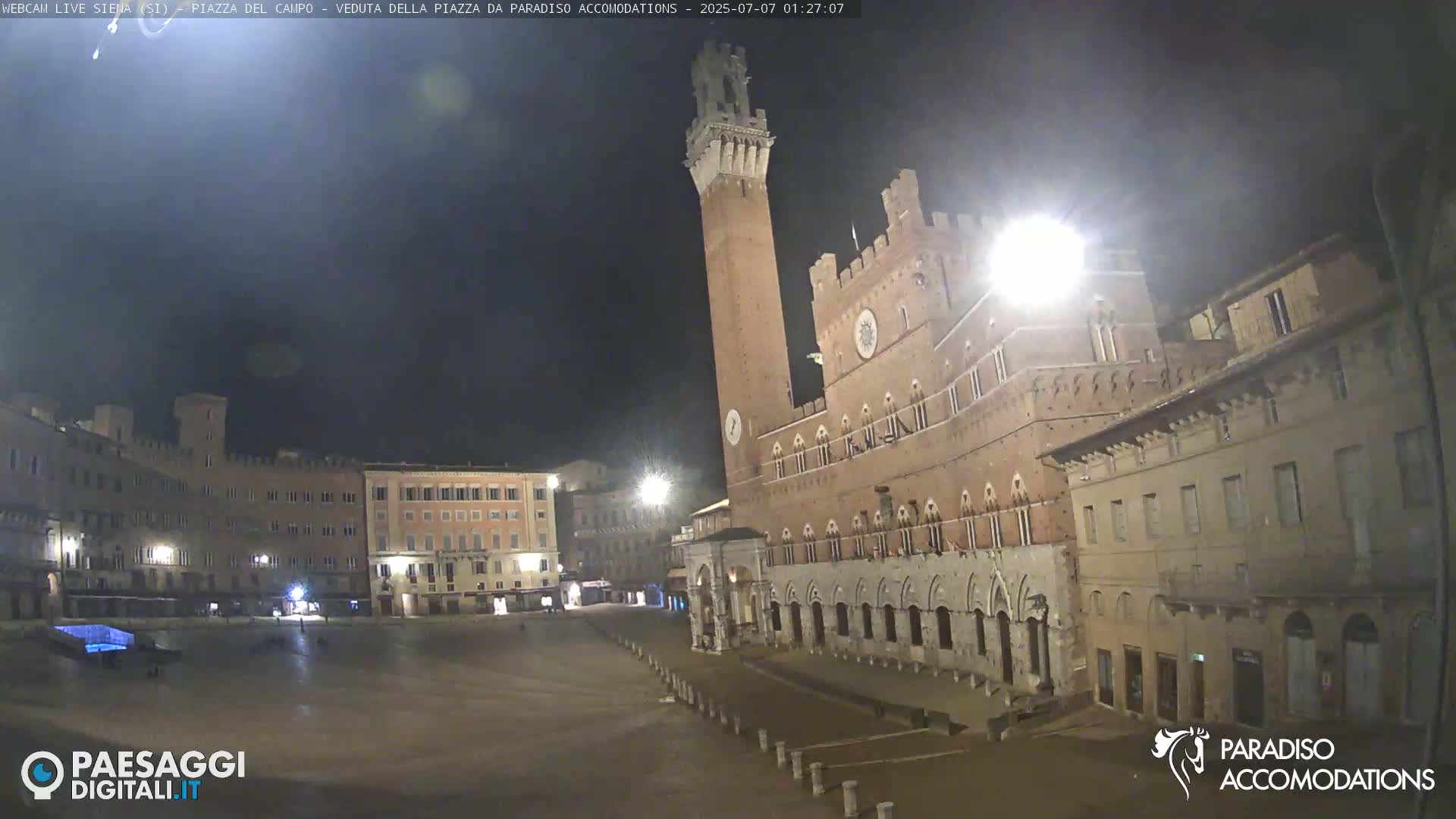 Siena , Piazza del Campo II Square Live Cam - Tuscany, Italy