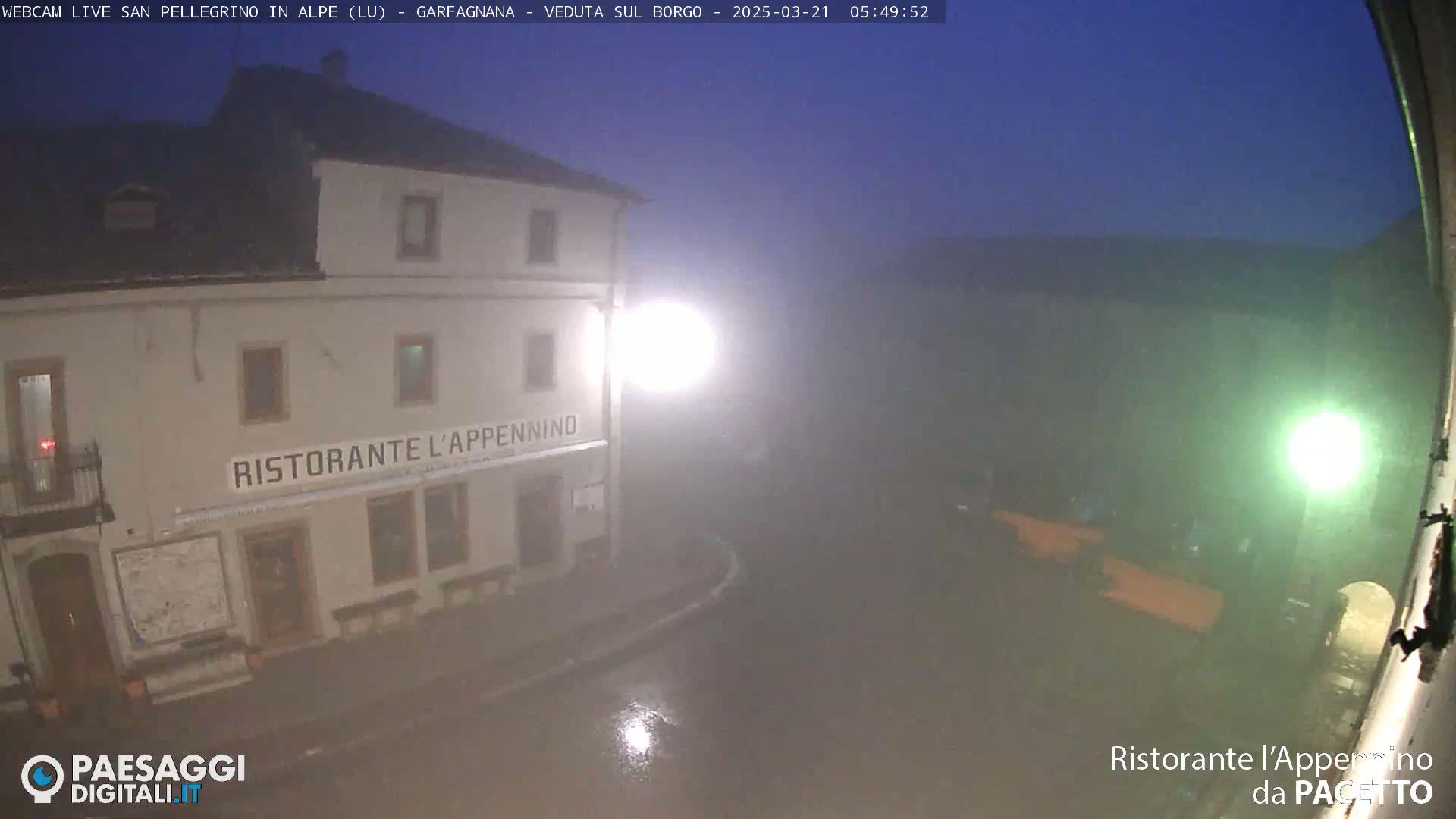 A restaurant called "Ristorante l'Appennino" is visible on a misty, dark night.