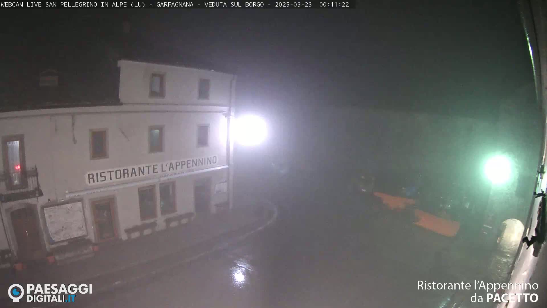 A nighttime view of a restaurant called "Ristorante l'Appennino" in rainy conditions.