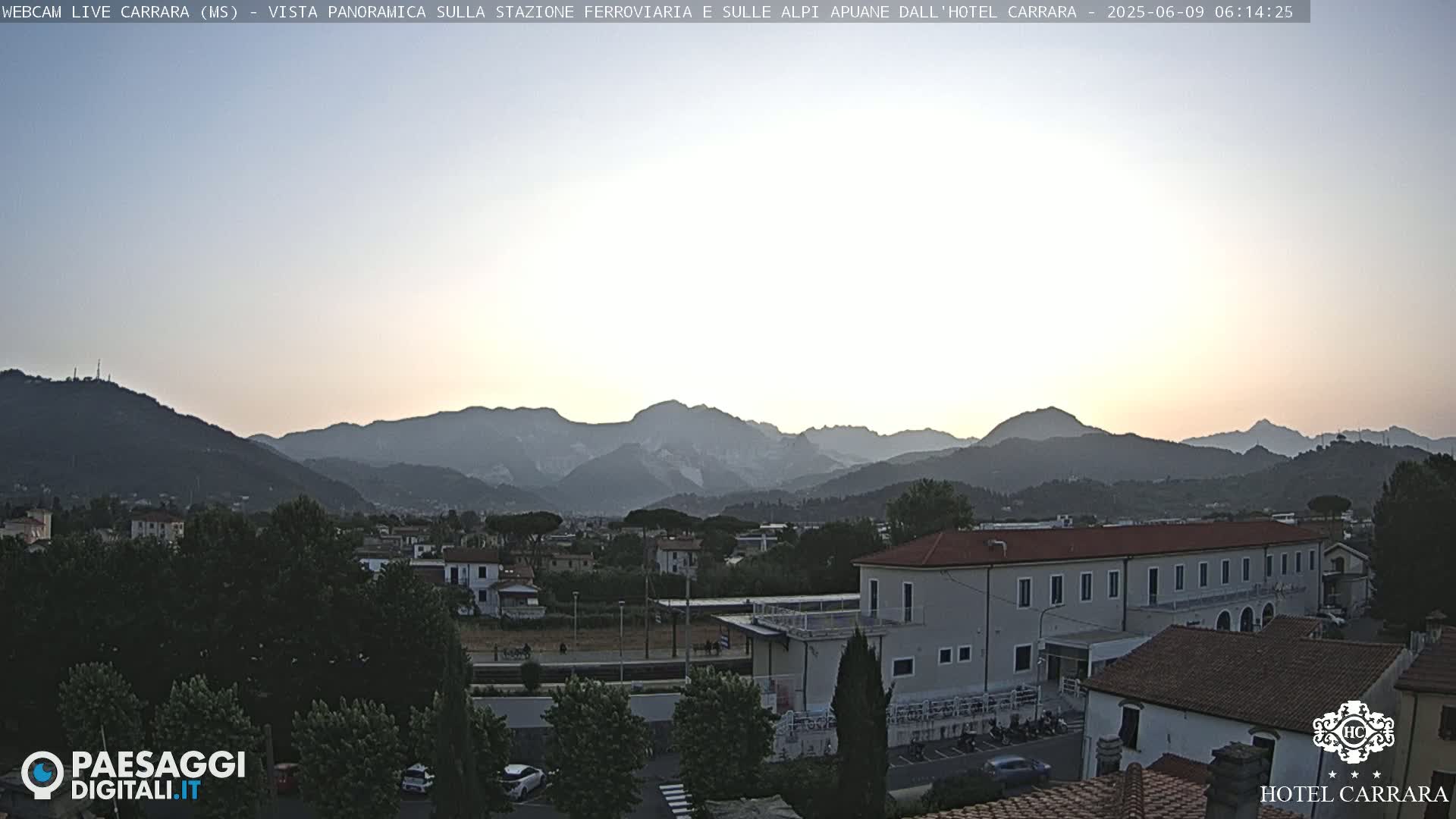 Carrara City Railway Station & Panaromic Natural Alps Park Live Cam - Massa & Carrara, Tuscany, Italy