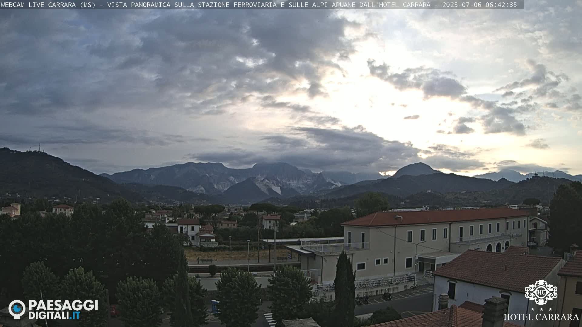  Carrara City Railway Station & Panaromic Natural Alps Park Live Cam - Massa & Carrara, Tuscany, Italy