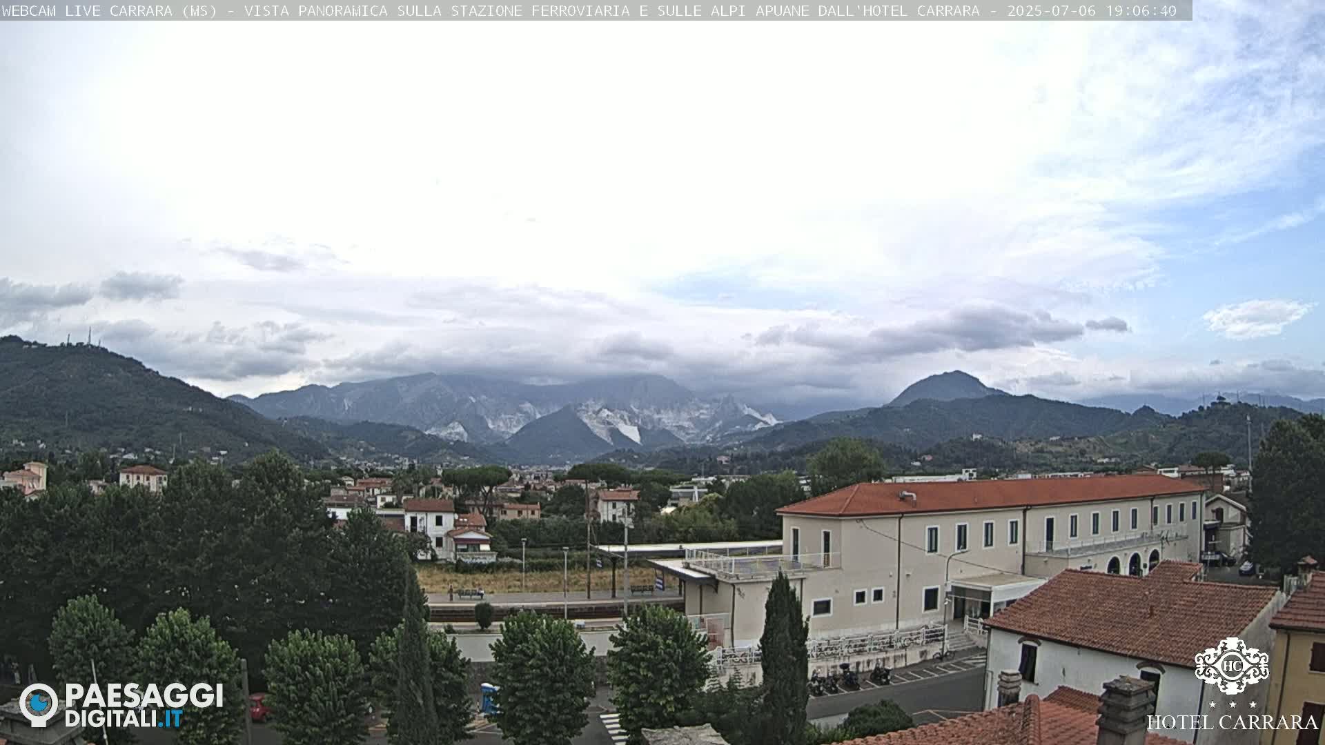  Carrara City Railway Station & Panaromic Natural Alps Park Live Cam - Massa & Carrara, Tuscany, Italy