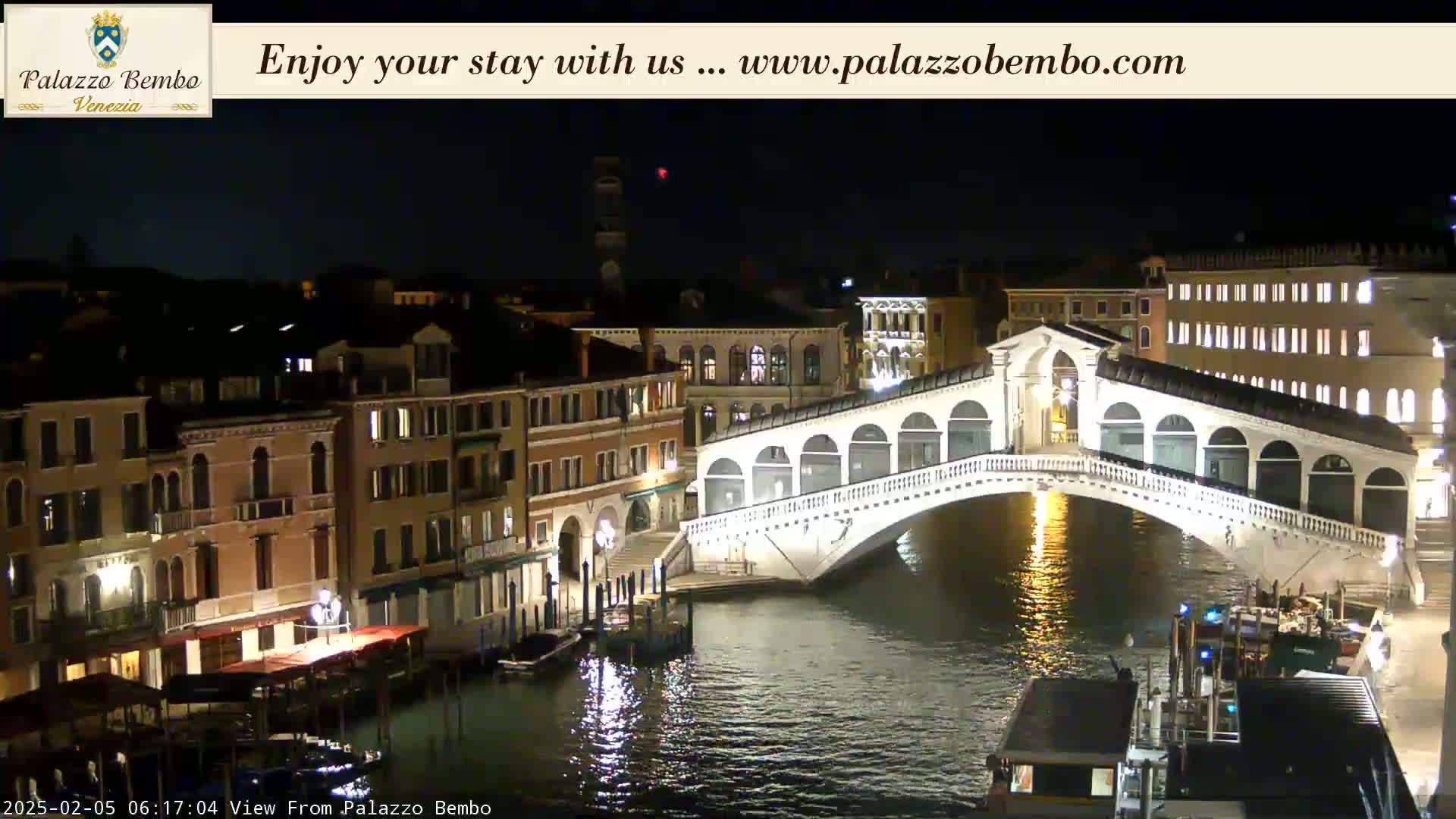 Venice, Rialto Bridge in Grand Canal Live Cam - Veneto, Italy