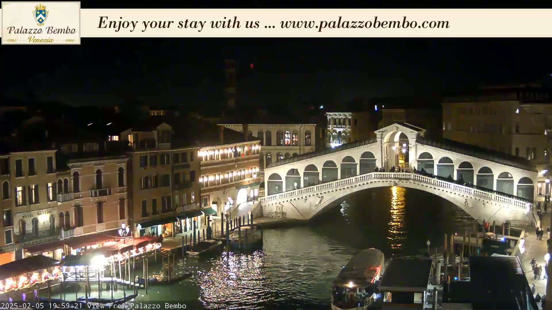 Venice, Rialto Bridge in Grand Canal Live Cam - Veneto, Italy