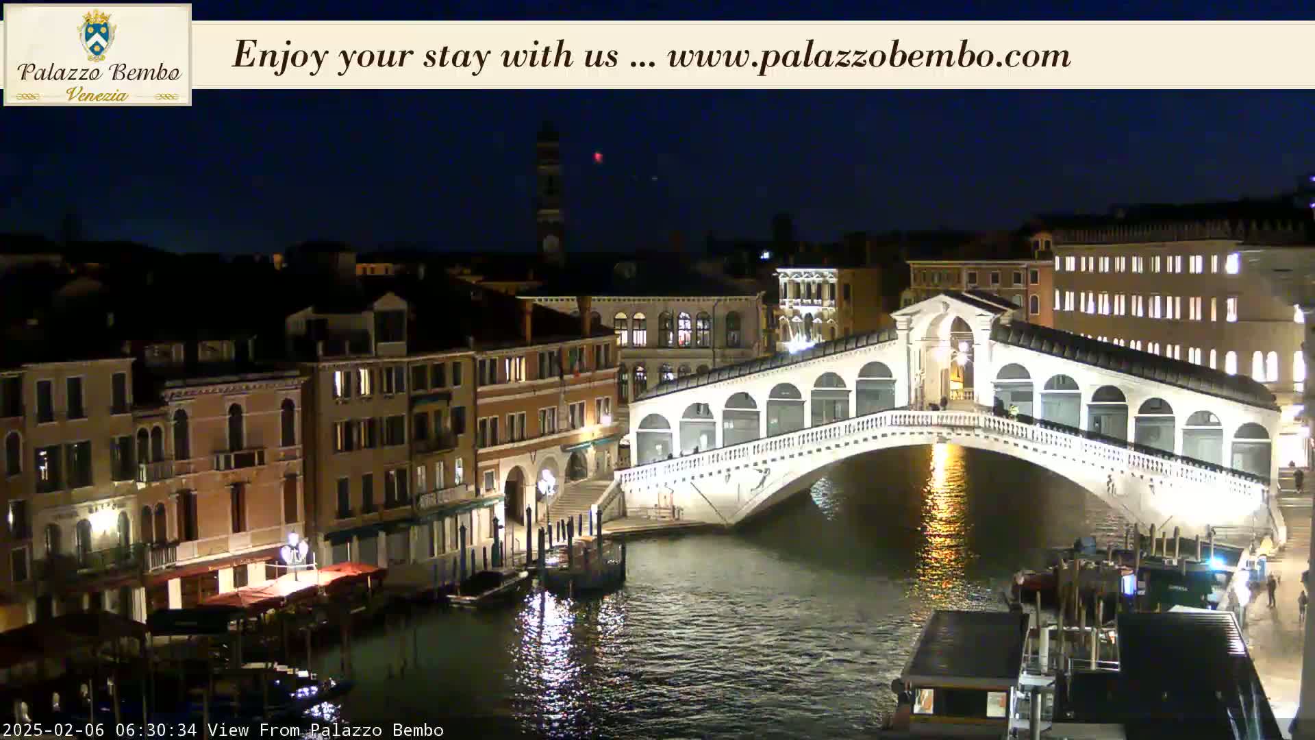 Venice, Rialto Bridge in Grand Canal Live Cam - Veneto, Italy