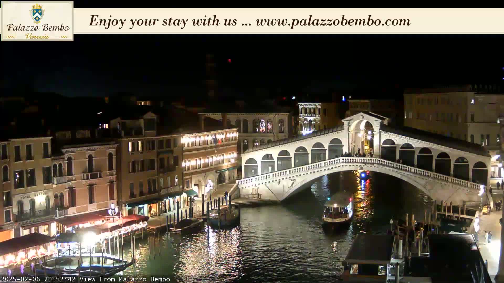 Venice, Rialto Bridge in Grand Canal Live Cam - Veneto, Italy