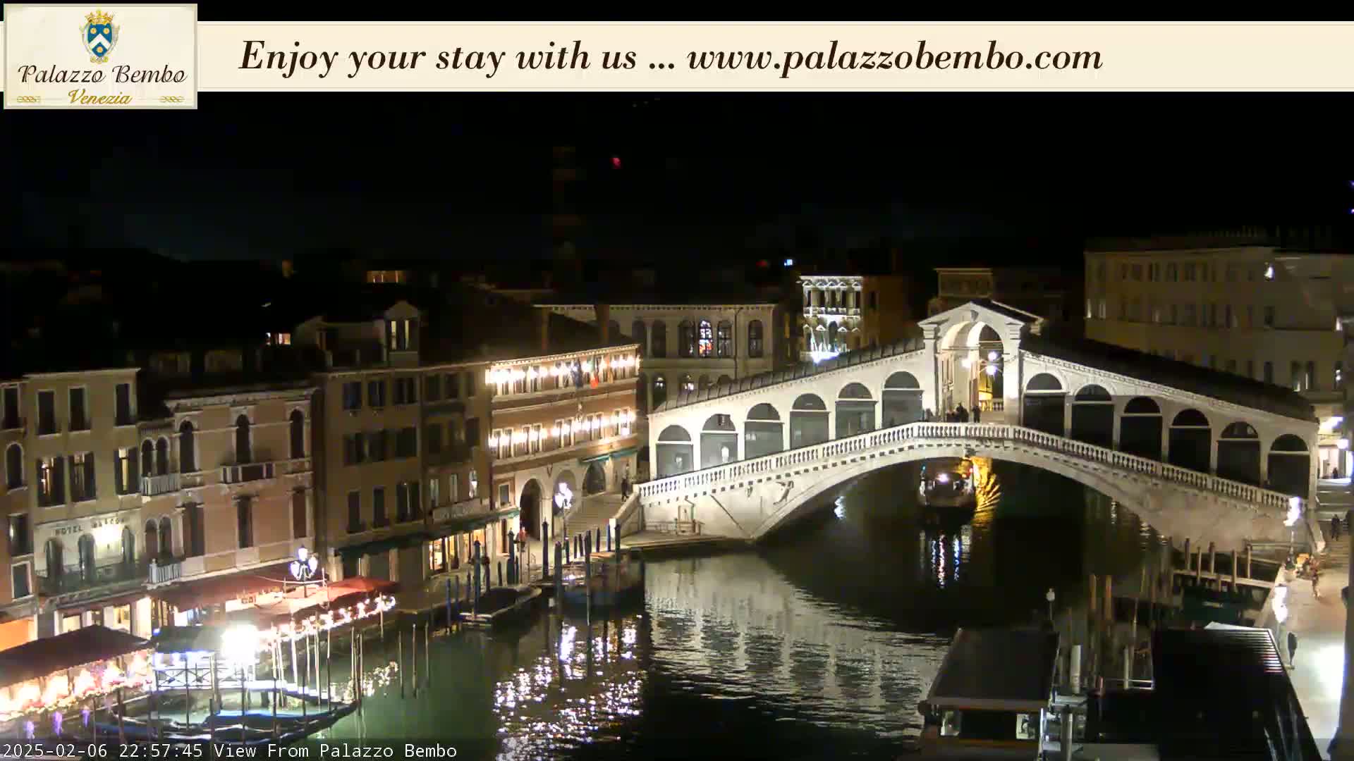 Venice, Rialto Bridge in Grand Canal Live Cam - Veneto, Italy