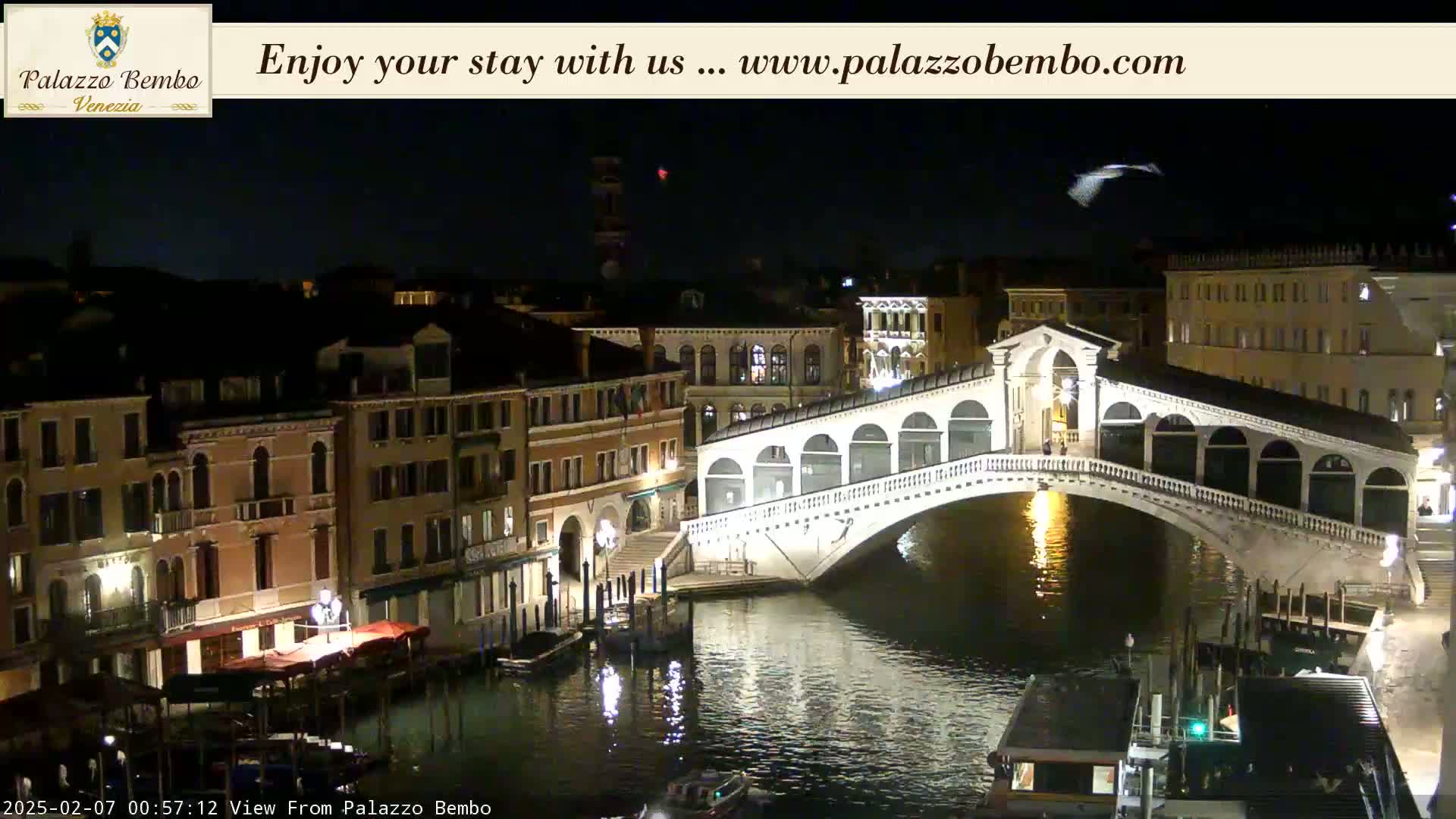 Venice, Rialto Bridge in Grand Canal Live Cam - Veneto, Italy
