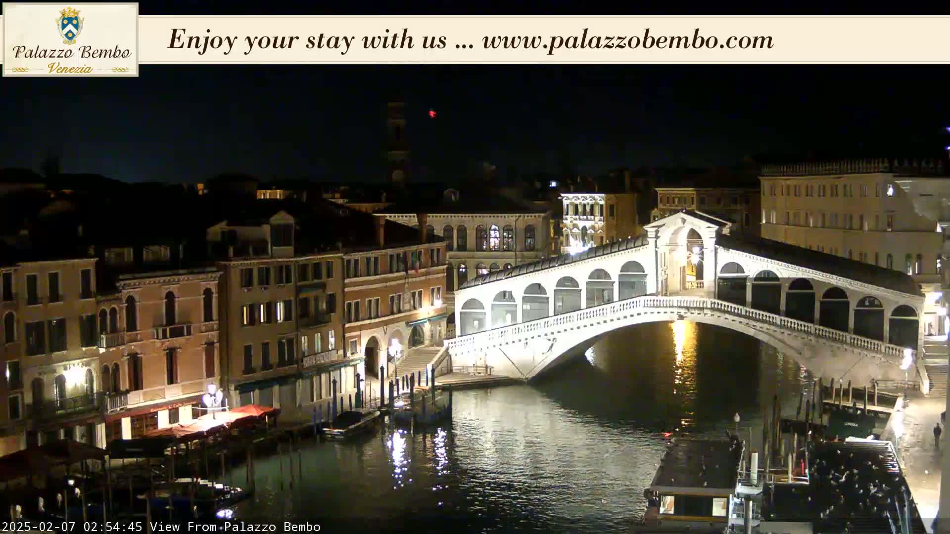 Venice, Rialto Bridge in Grand Canal Live Cam - Veneto, Italy