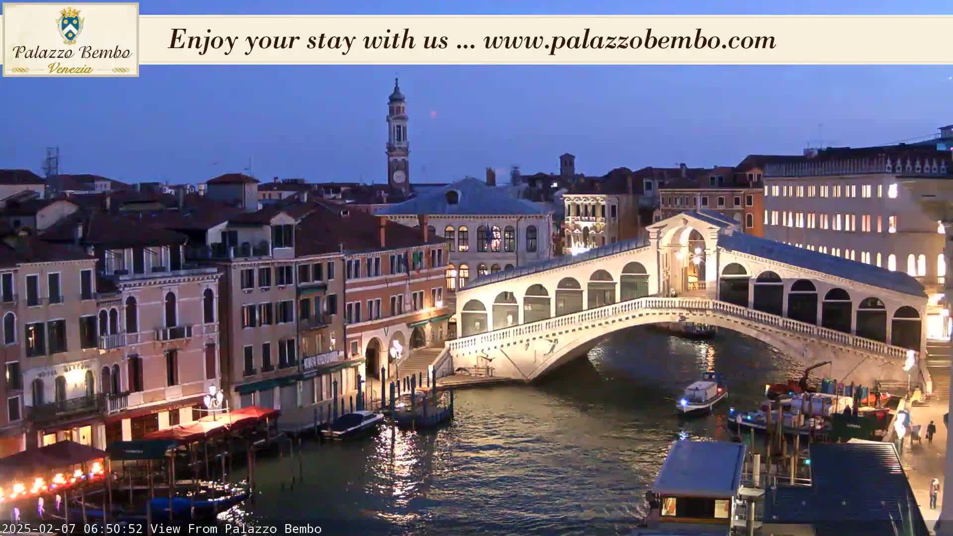Venice, Rialto Bridge in Grand Canal Live Cam - Veneto, Italy