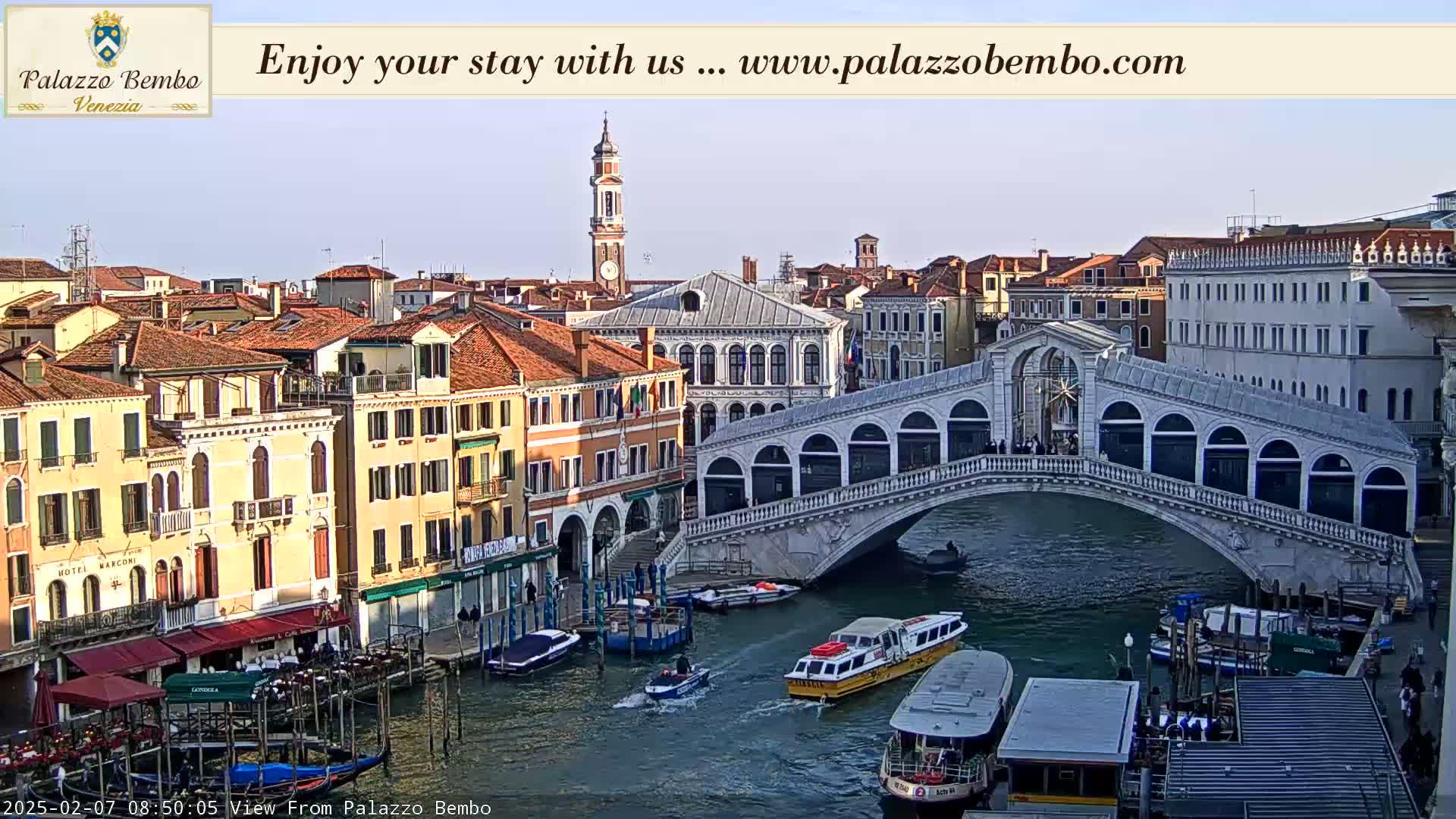 Venice, Rialto Bridge in Grand Canal Live Cam - Veneto, Italy