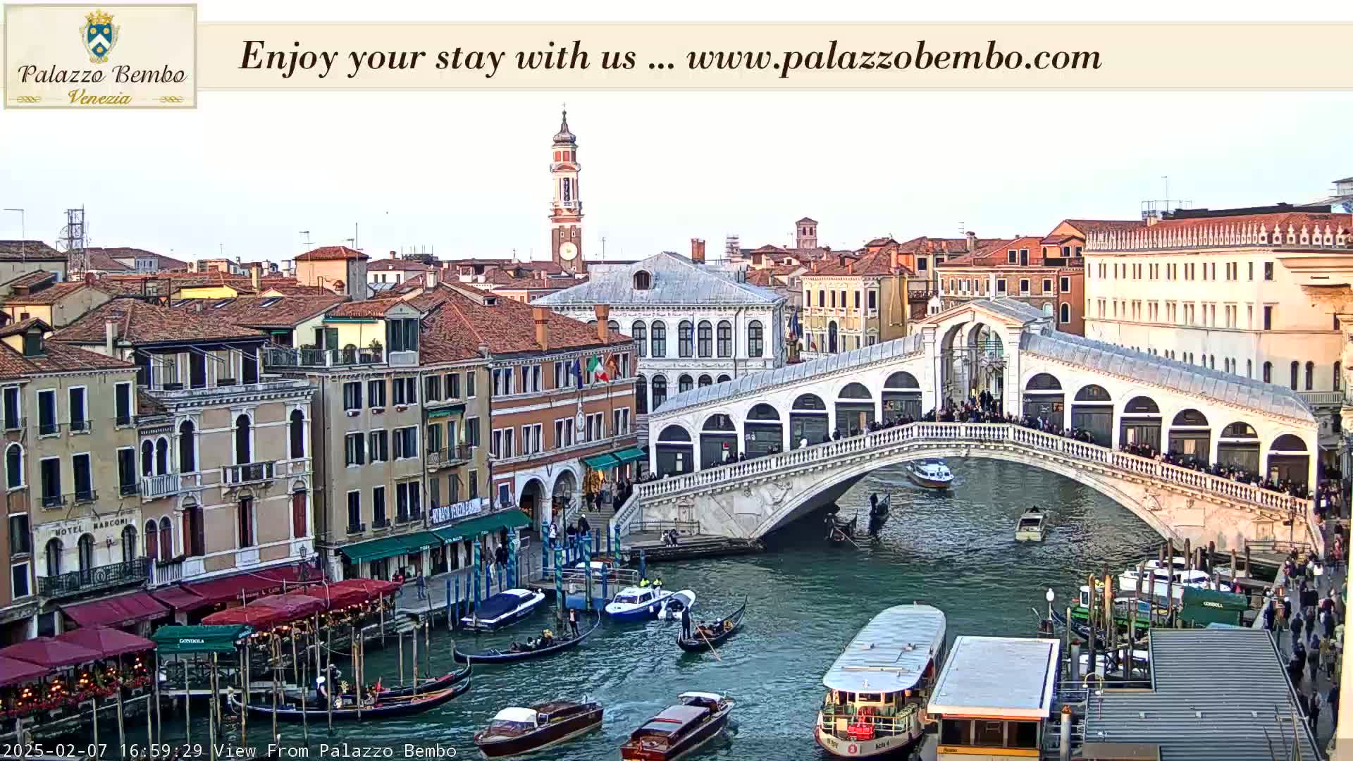 Venice, Rialto Bridge in Grand Canal Live Cam - Veneto, Italy
