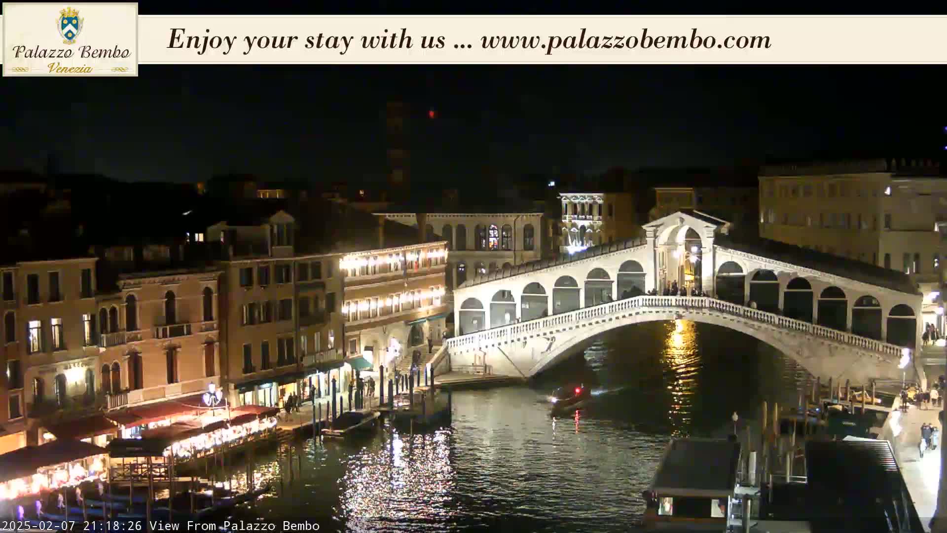 Venice, Rialto Bridge in Grand Canal Live Cam - Veneto, Italy