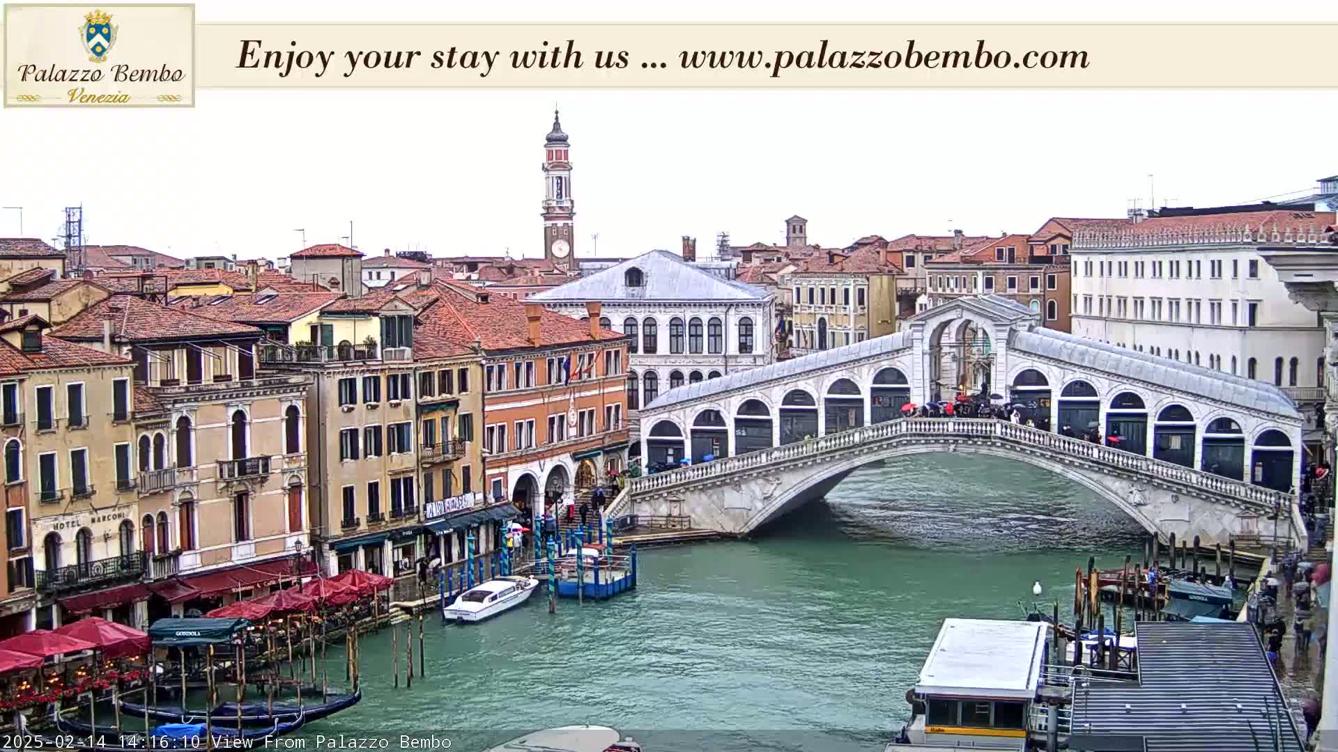 Venice, Rialto Bridge in Grand Canal Live Cam - Veneto, Italy