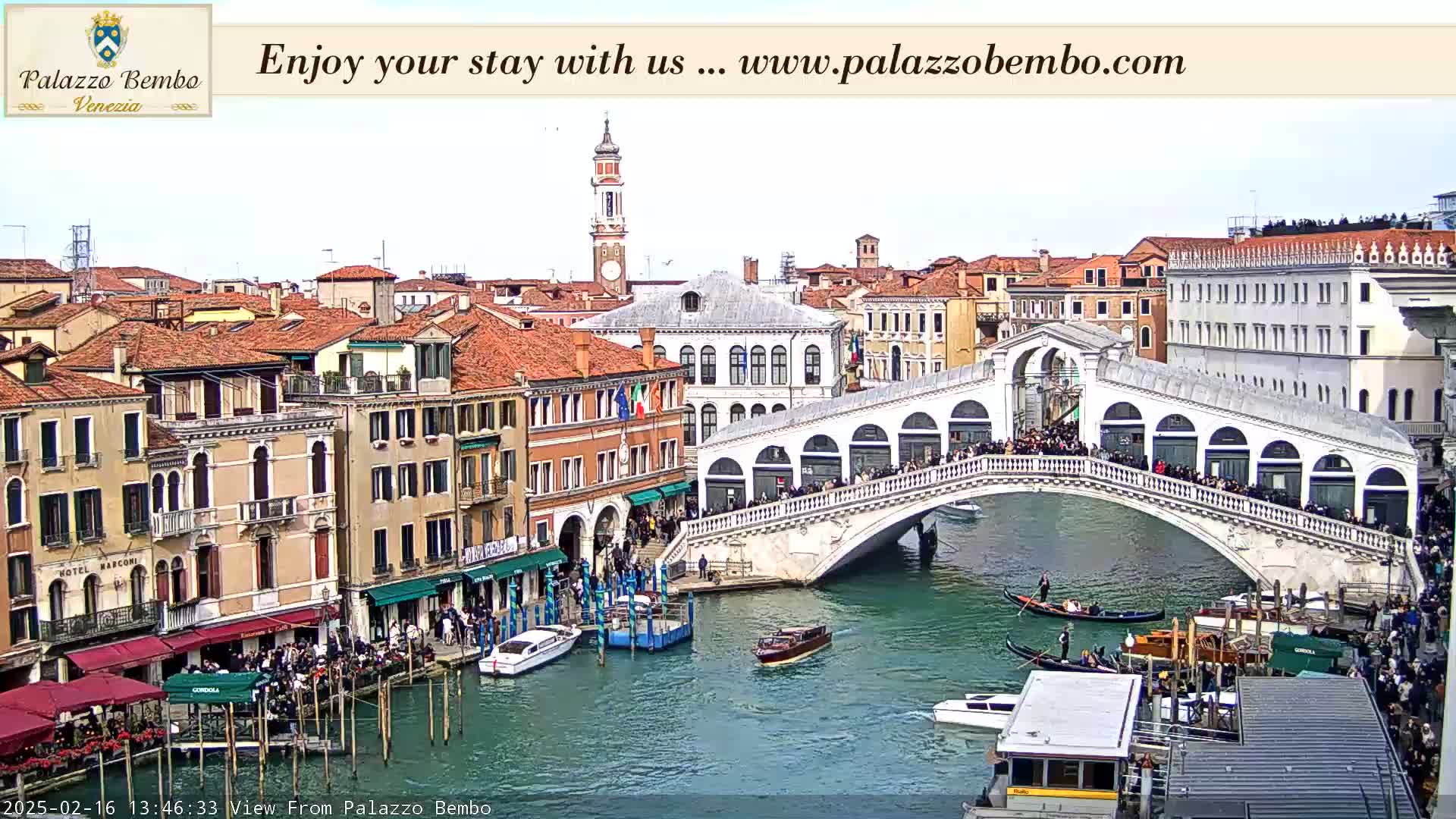 Venice, Rialto Bridge in Grand Canal Live Cam - Venice, Veneto, Italy
