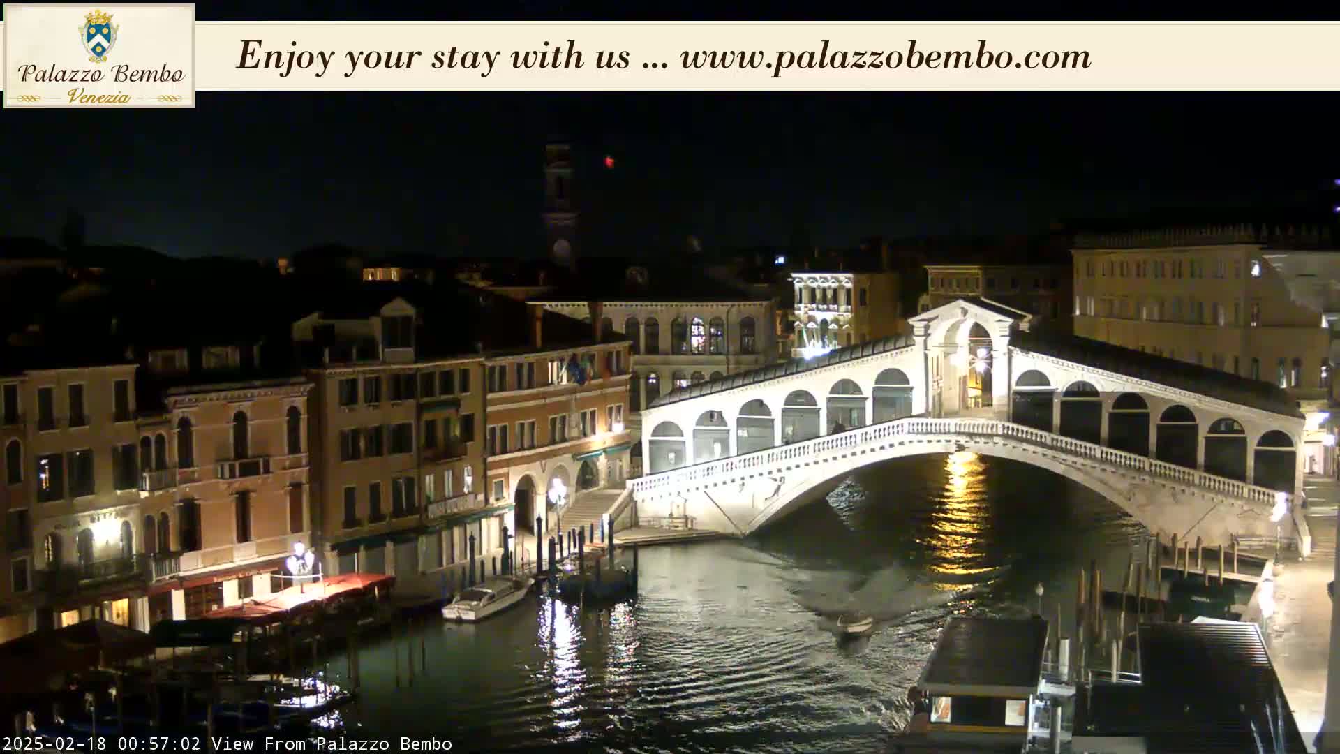 Venice, Rialto Bridge in Grand Canal Live Cam - Veneto, Italy