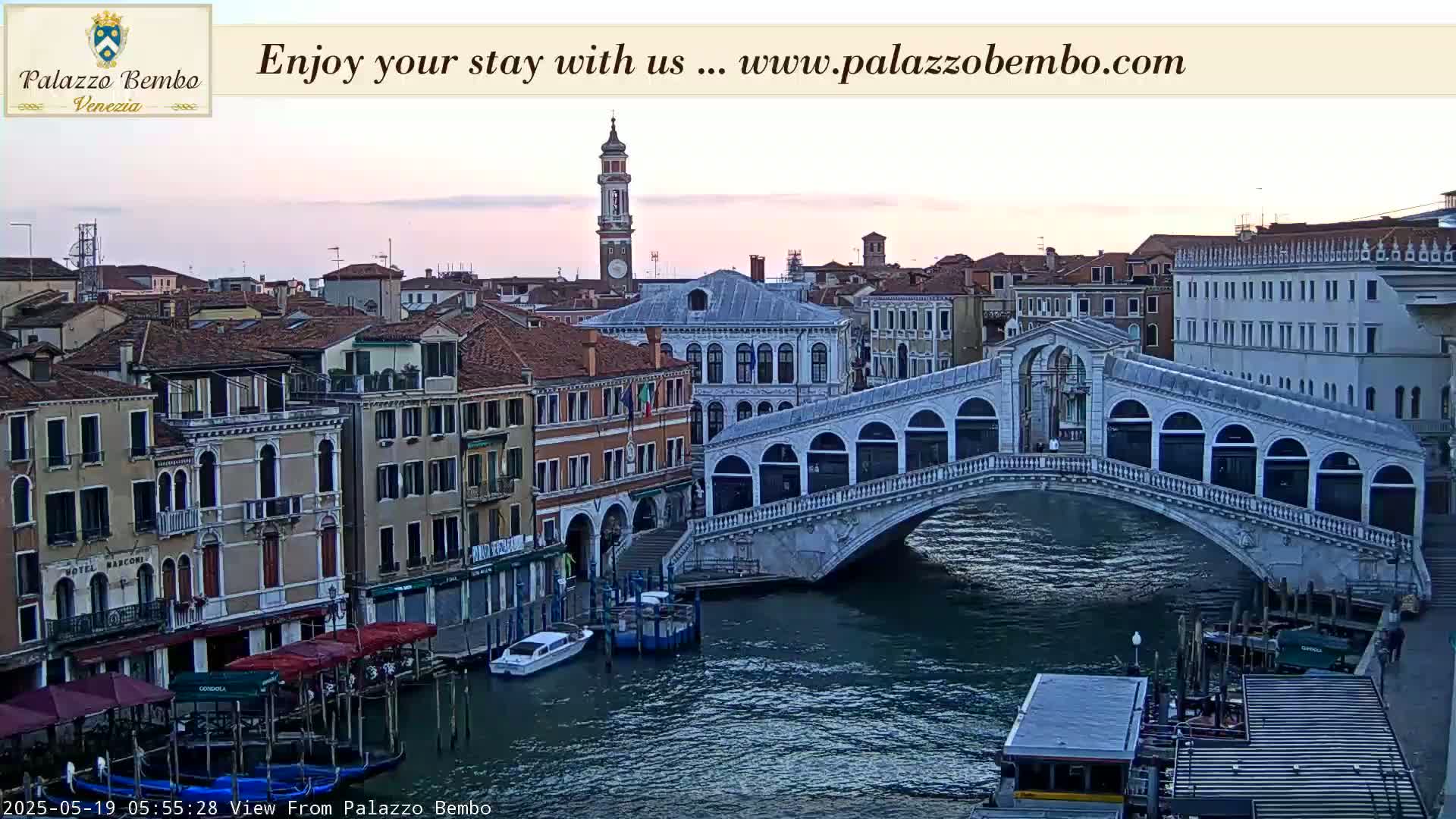 Venice, Rialto Bridge in Grand Canal Live Cam - Veneto, Italy