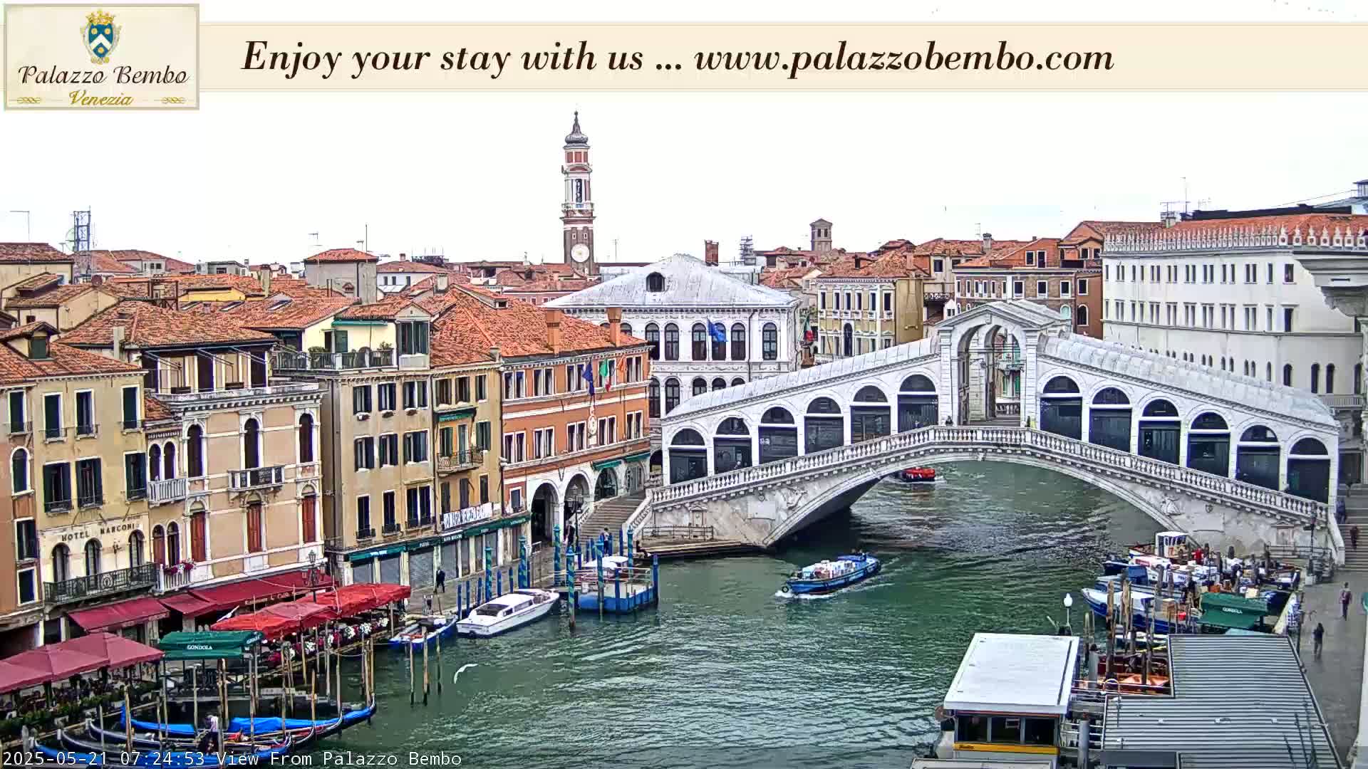 Venice, Rialto Bridge in Grand Canal Live Cam - Veneto, Italy