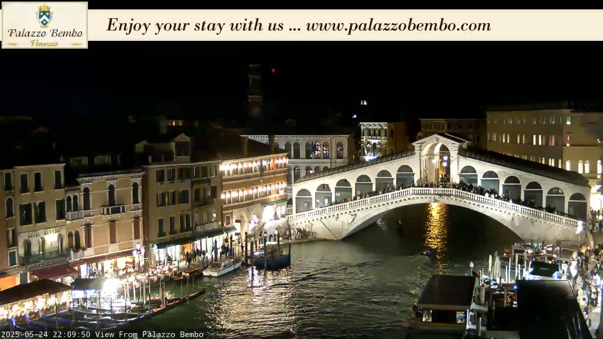 Venice, Rialto Bridge in Grand Canal Live Cam - Veneto, Italy