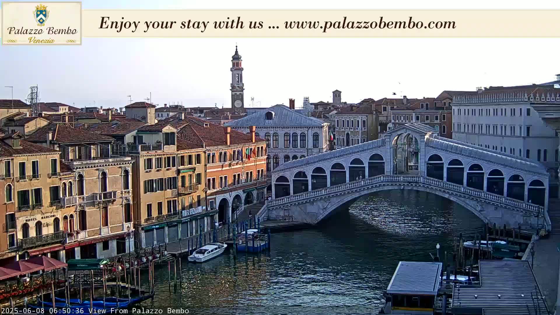 Venice, Rialto Bridge in Grand Canal Live Cam - Veneto, Italy
