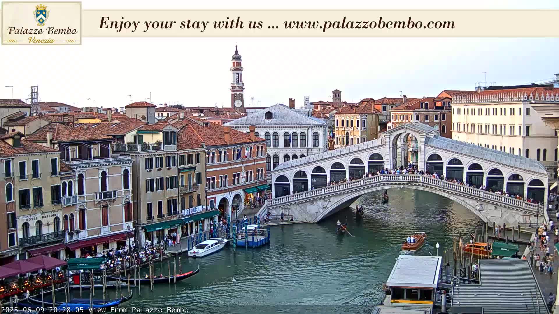 Venice, Rialto Bridge in Grand Canal Live Cam - Veneto, Italy