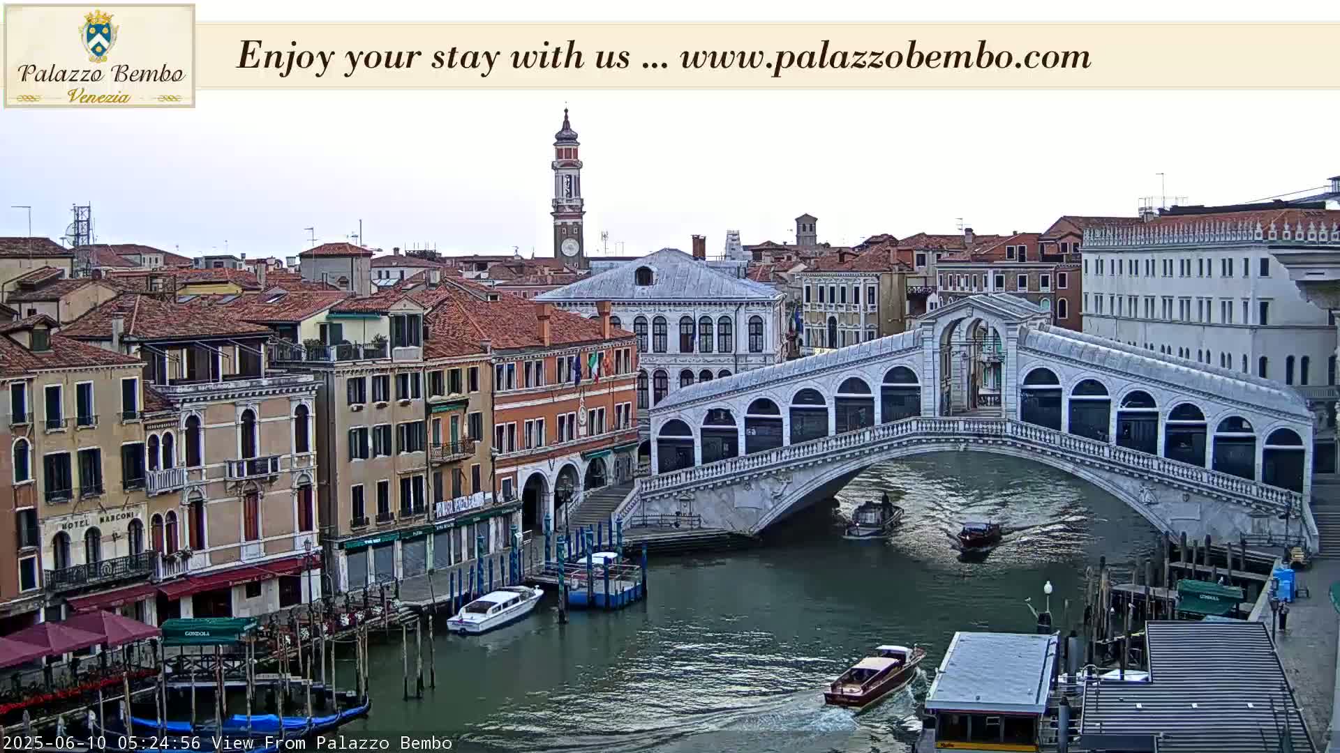 Venice, Rialto Bridge in Grand Canal Live Cam - Veneto, Italy