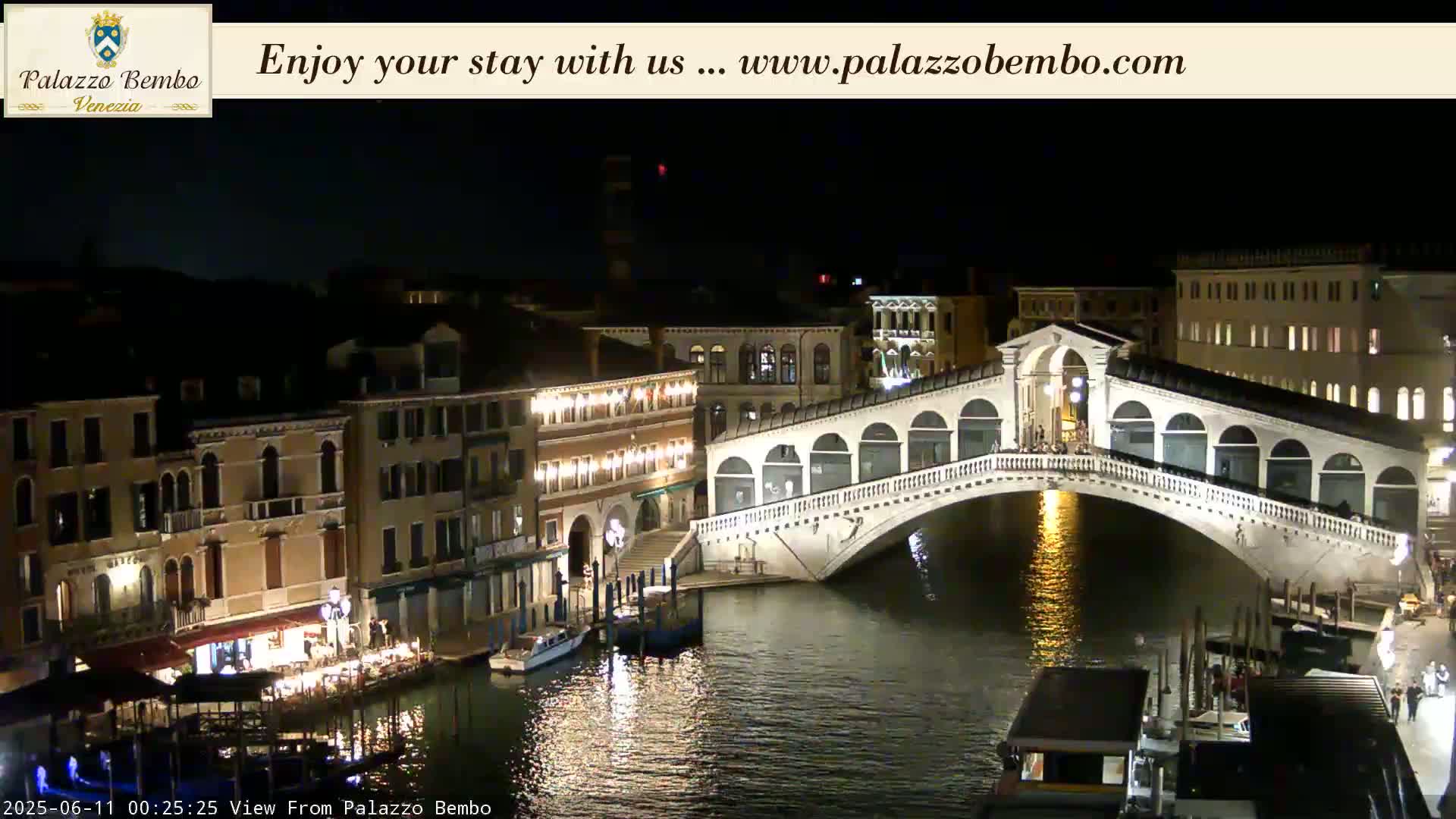 Venice, Rialto Bridge in Grand Canal Live Cam - Veneto, Italy
