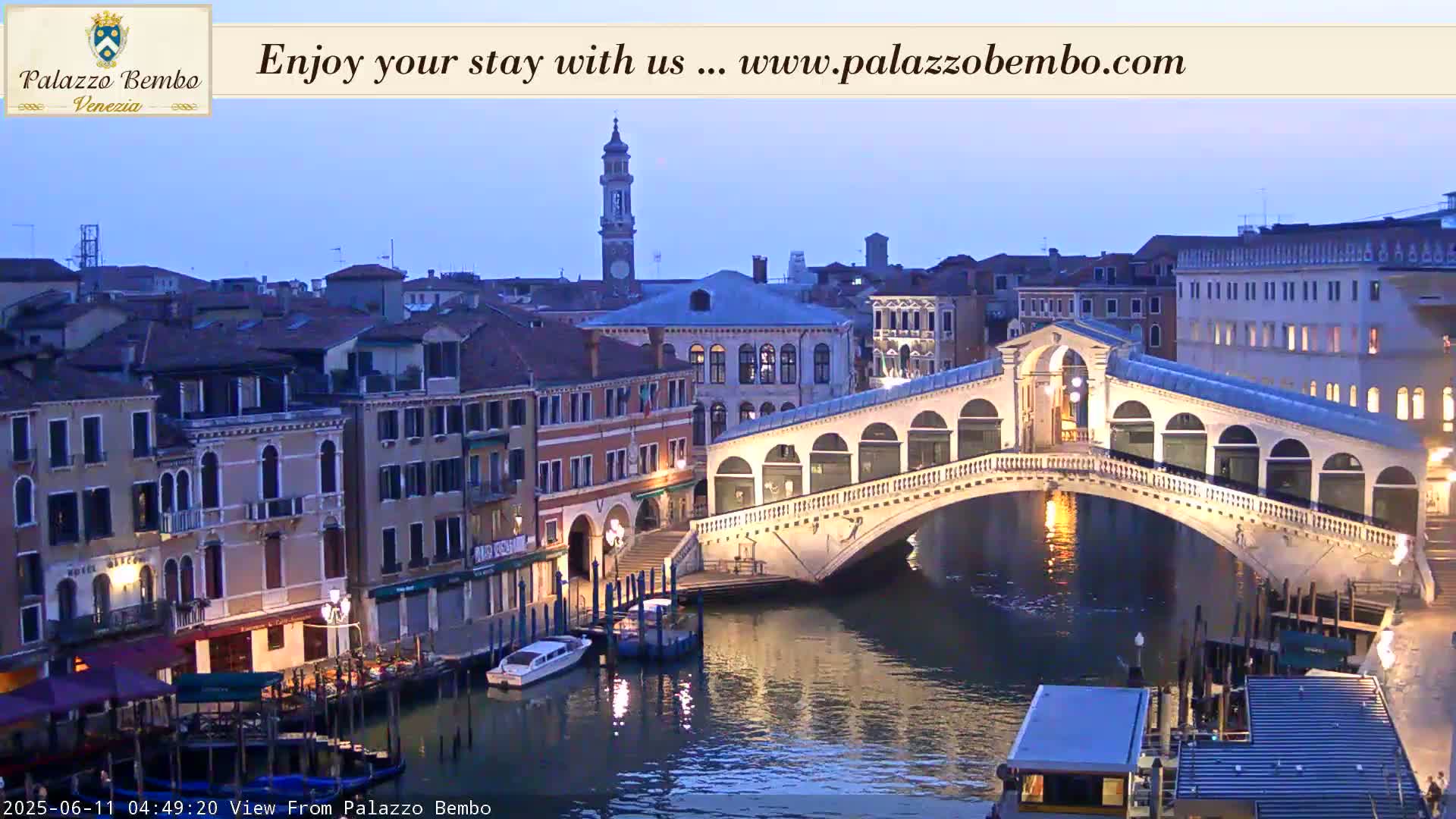 Venice, Rialto Bridge in Grand Canal Live Cam - Veneto, Italy