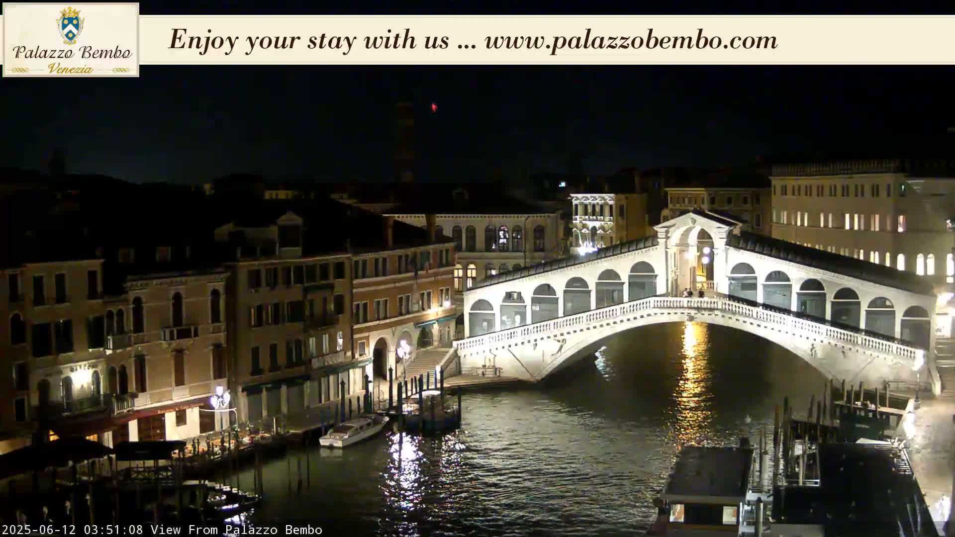 Venice, Rialto Bridge in Grand Canal Live Cam - Veneto, Italy