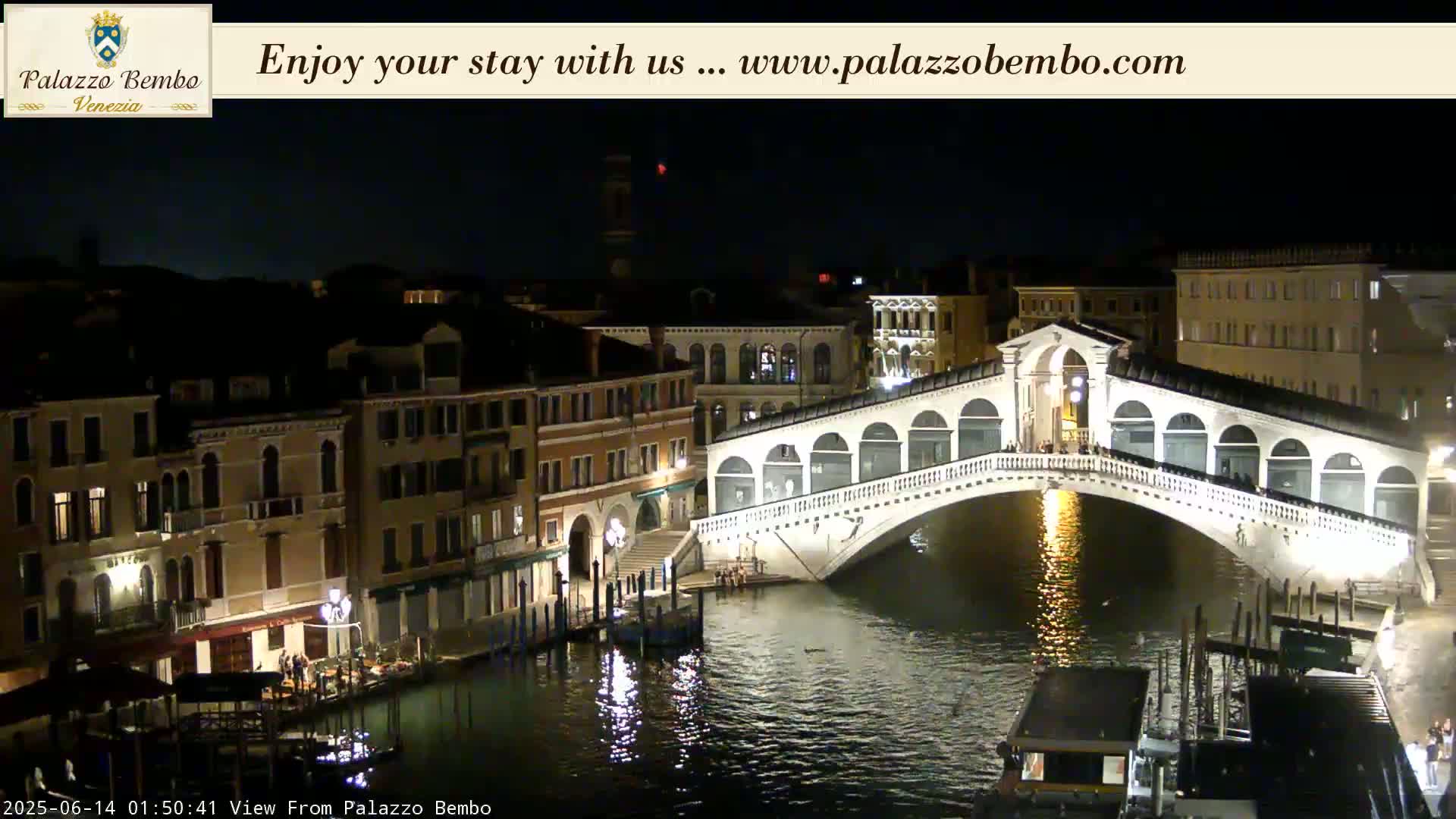 Venice, Rialto Bridge in Grand Canal Live Cam - Veneto, Italy