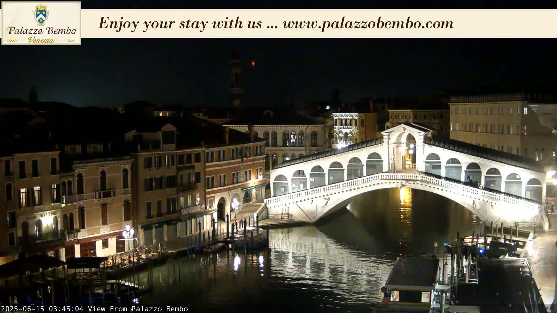 Venice, Rialto Bridge in Grand Canal Live Cam - Veneto, Italy