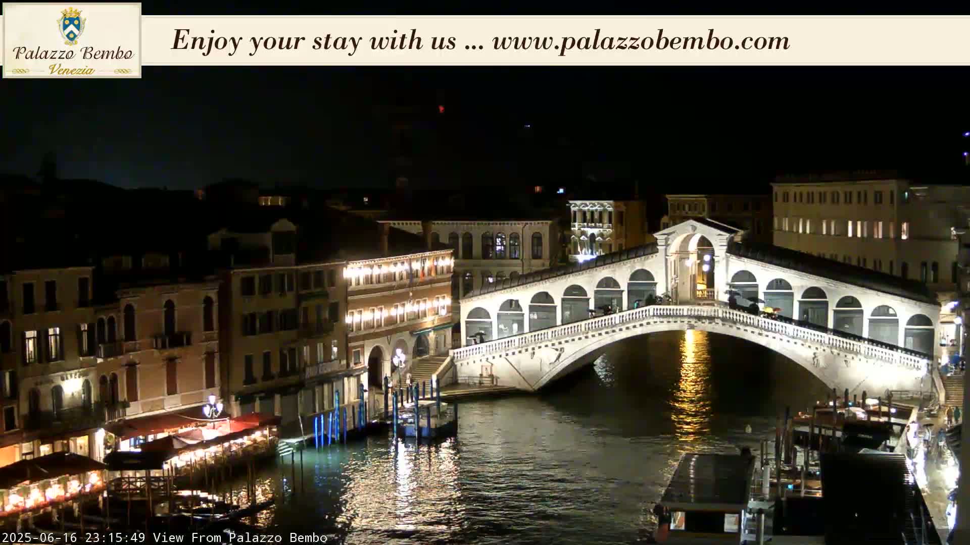 Venice, Rialto Bridge in Grand Canal Live Cam - Venice, Veneto, Italy