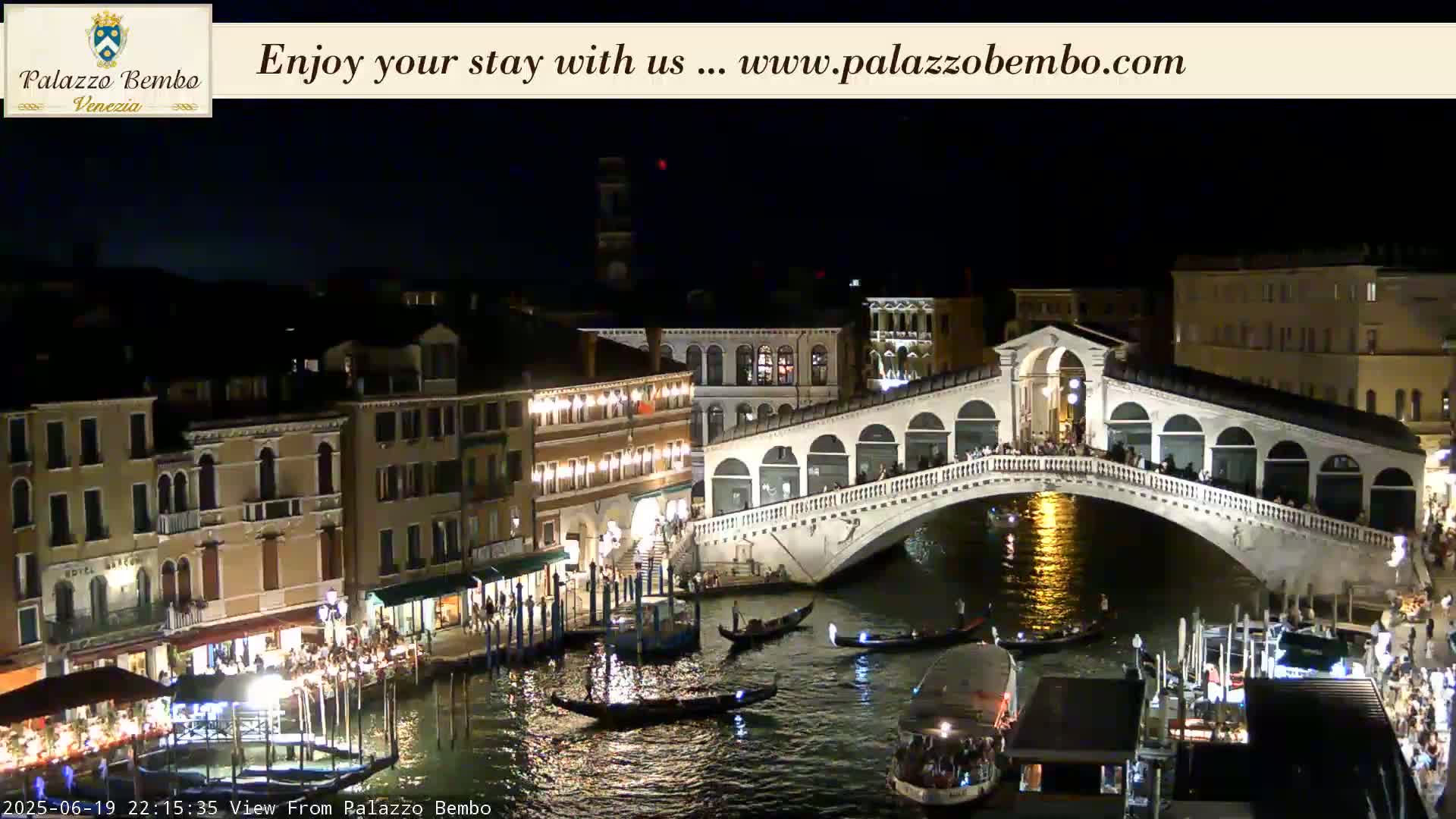 Venice, Rialto Bridge in Grand Canal Live Cam - Venice, Veneto, Italy