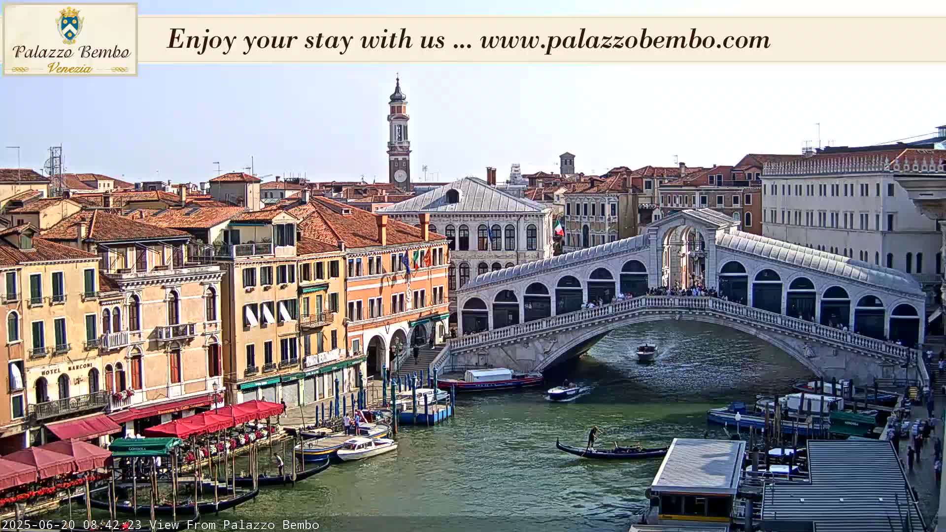 Venice, Rialto Bridge in Grand Canal Live Cam - Venice, Veneto, Italy