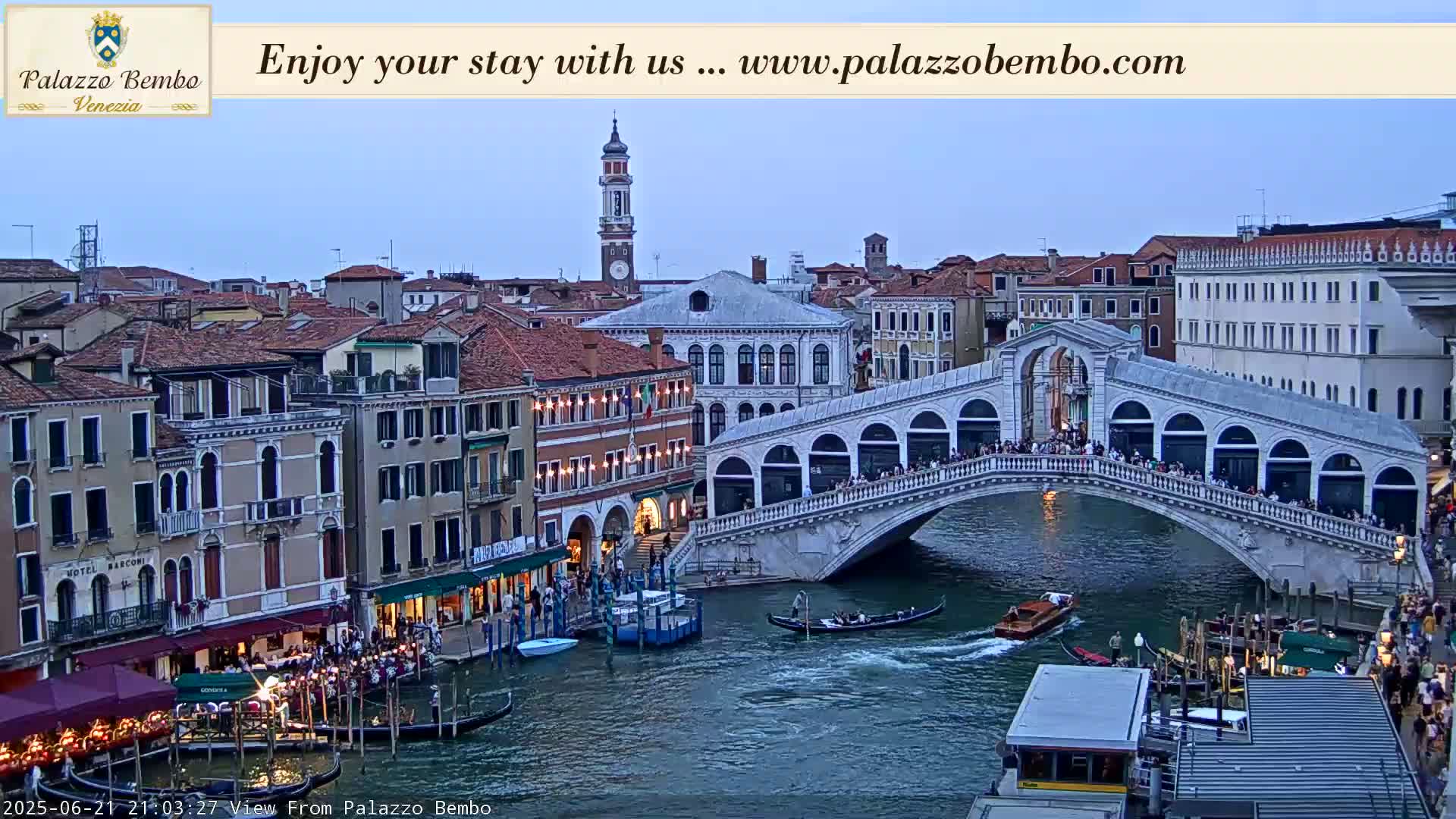 Venice, Rialto Bridge in Grand Canal Live Cam - Venice, Veneto, Italy