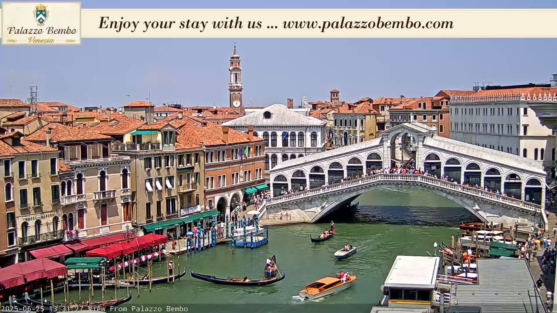 Venice, Rialto Bridge in Grand Canal Live Cam - Venice, Veneto, Italy