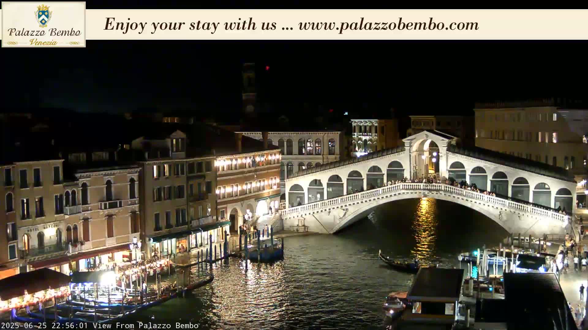 Venice, Rialto Bridge in Grand Canal Live Cam - Venice, Veneto, Italy